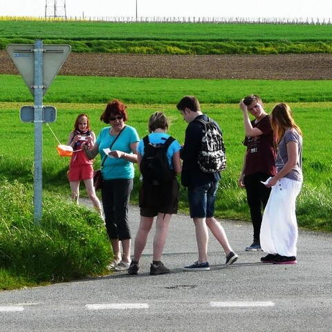 Jelikož si naše skupina téměř kilometr zašla, potkali jsme se při návratu na správnou cestu se skupinou, co vyrážela za námi.