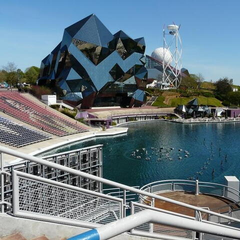 Futuroscope je zajímavý i architekturou jednotlivých staveb.