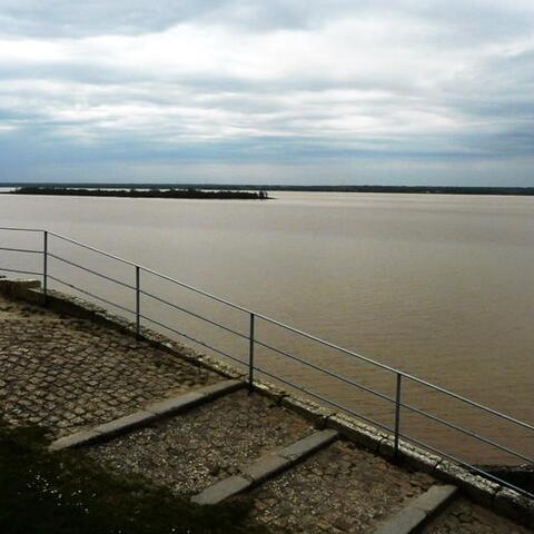 To není moře ale řeka Gironde. Pohled z citadely v Blayais.