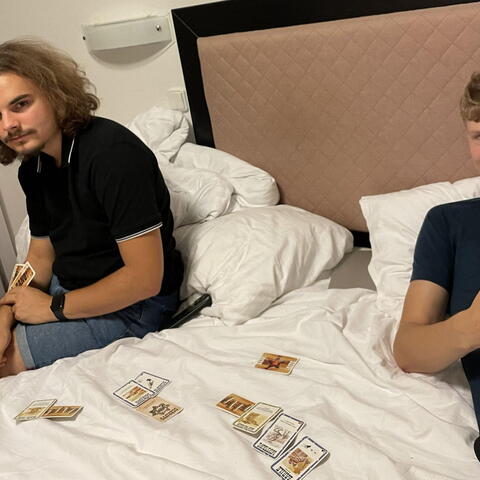 A znovu karban. Zdendovi je vidět na obličeji, že je bandita a že to šerif mít fakt lehké nebude.