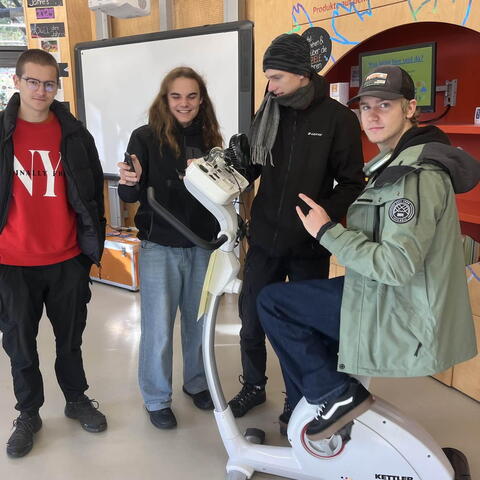 Pánové v centru pro pozorování ptáků našli, jak si dobýt mobil. - To už bylo pro IŤáky zajímavější.