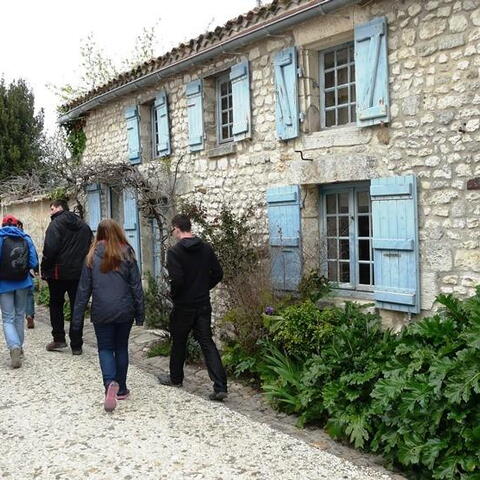 Talmont-sur-Gironde. Tudy chodili poutníci na cestě do Santiaga de Compostela. Teď tudy kráčí naši studenti.