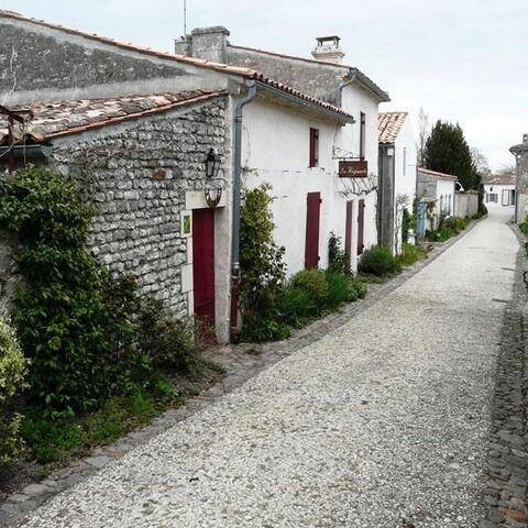 A další romantická ulička v Talmont-sur-Gironde. Nebo je to ta samá z druhé strany?
