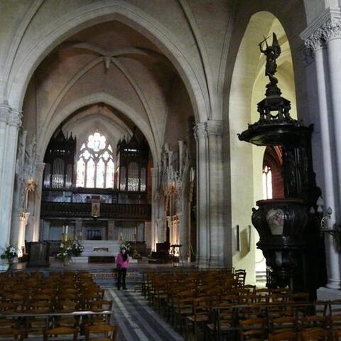 Městečko Cognac má také moc pěkný kostel.