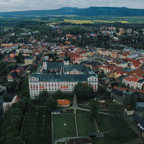 Celý Broumov z dronu.