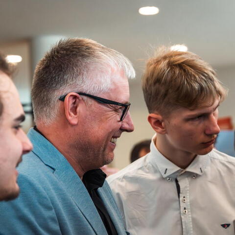 CIMF 2026 - krajské kolo - Projekt Strnadi: Zdeněk Hrouda a Honza Drobílek s šéfem marketingu ERA.