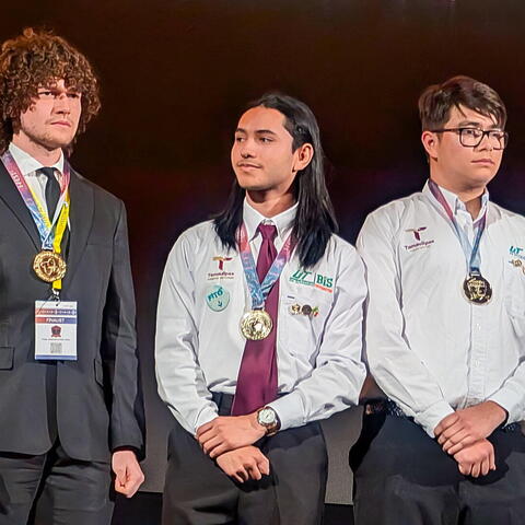 Diego se zlatou medailí