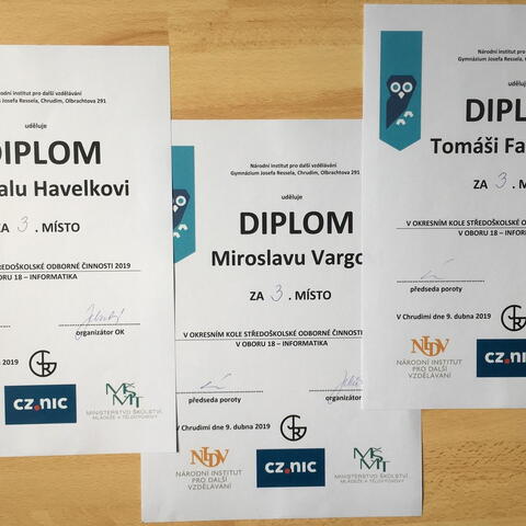 Diplomy - 3. místo v okresním kole SOČ 2019 v kategorii Informatika - Tomáš Faltejsek, Michal Havelka a Miroslav Varga.