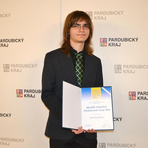 Mladý talent Pardubického kraje Josef Gajdůšek s diplomem