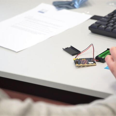 1. ročník Hackathonu BBC micro:bit - A když to otočím takhle...