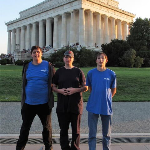 Studenti Střední školy DELTA na robotické olympiádě ve Washingtonu, D.C.