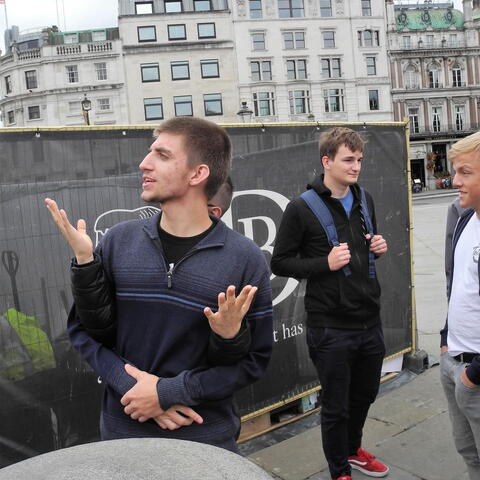 Trafalgar Square - dvě ruce průvodci nestačí...