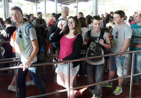 Čekání na první atrakci "Cesta po místním regionu: Poitou-Charentes"