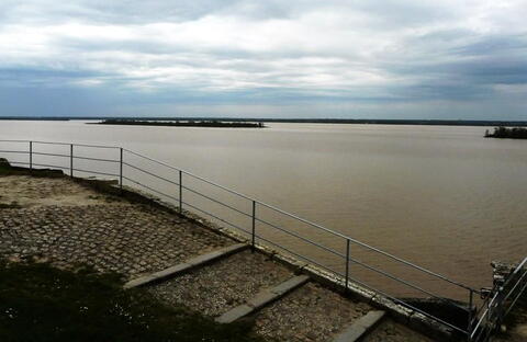 To není moře ale řeka Gironde. Pohled z citadely v Blayais.