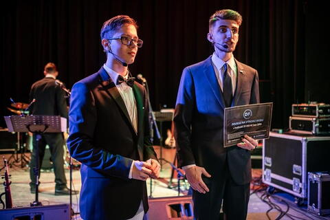 Moderátoři maturitního ples Míra s Vítkem |foto: Jan Jirásek