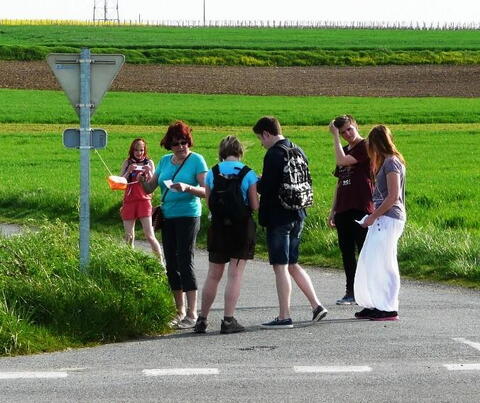 Jelikož si naše skupina téměř kilometr zašla, potkali jsme se při návratu na správnou cestu se skupinou, co vyrážela za námi.