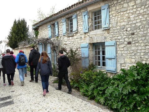 Talmont-sur-Gironde. Tudy chodili poutníci na cestě do Santiaga de Compostela. Teď tudy kráčí naši studenti.