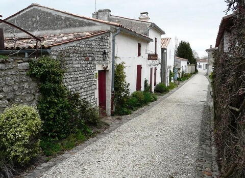 A další romantická ulička v Talmont-sur-Gironde. Nebo je to ta samá z druhé strany?