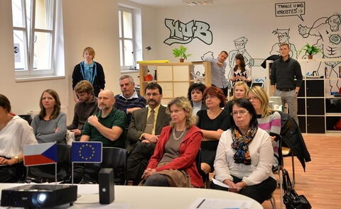 Účastníci konference se zajímali o příspěvky přednášejících.