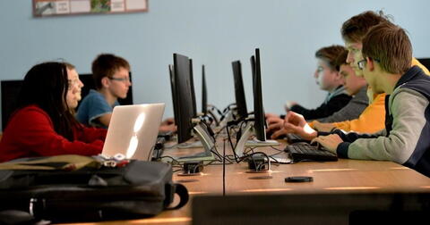Výuka v rámci Akademie programování Microsoft - ZŠ Staňkova | Foto: Miroslav Varga, student oboru Internetový marketing
