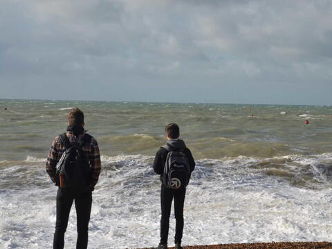 Brighton. Pláž je volná, tak hurá! Mámo vyndej deku! Nebo snad raději kulicha? :-)