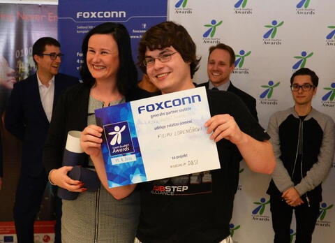 Filip Lorenčík - absolutní vítěz Czech StudNET Awards 2016. Od Foxconnu - hlavního partnera soutěže dostal příjemnou finanční odměnu.
