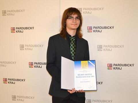 Mladý talent Pardubického kraje Josef Gajdůšek s diplomem