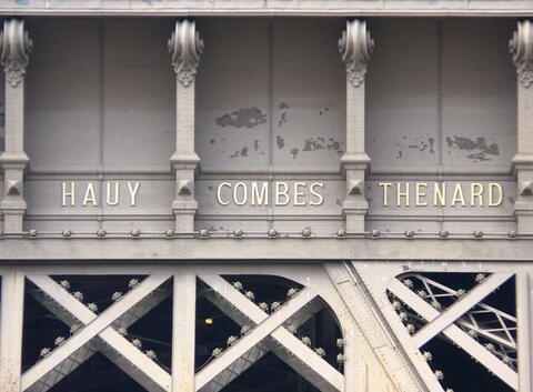 Na Eiffelovce je i jméno našeho zpřáteleného lycea. E. Combes byl významný pedagog a politik z počátku 20. století.