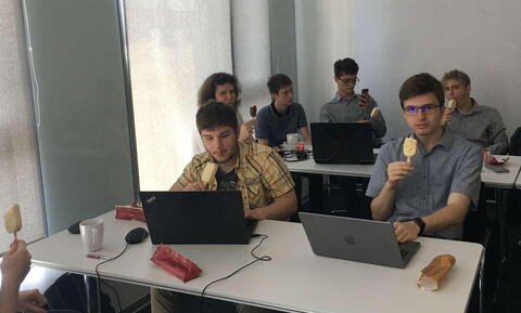 Někteří na stážích oslavili i své narozeniny. Tak toto jsou narozeninové nanuky.