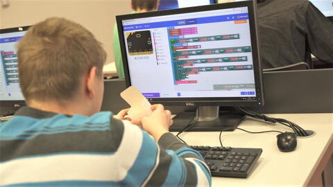 1. ročník Hackathonu BBC micro:bit - Kterou stranou je ta kostka nahoru?