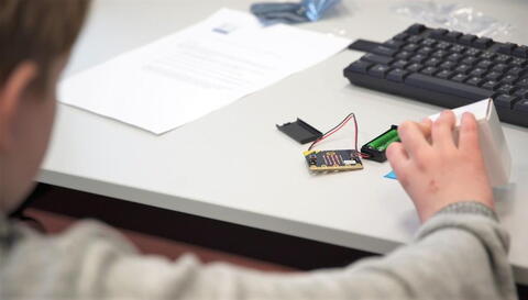 1. ročník Hackathonu BBC micro:bit - A když to otočím takhle...