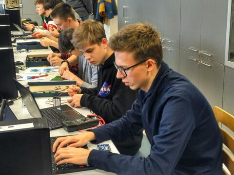 Programování robota na PerFEKT Challenge 2019