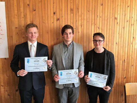 Daniel Krejčí a Tomáš Faltejsek s Mírou Vargou - 1. a 3. místo v SOČ v oboru Informatika