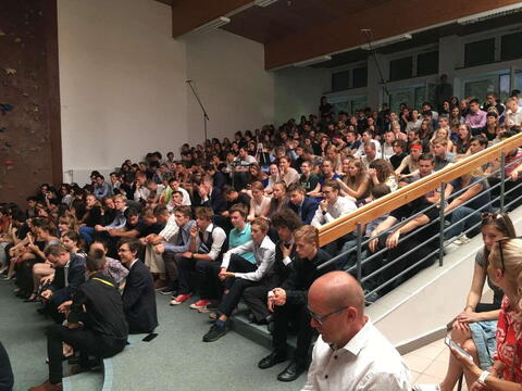 Výkvět středkoškolské mládeže - účastníci celostátního kola Středoškolské odborné činnosti - pohled do auditoria.