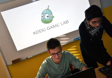 Letos jsme učili programovat na osmi základkách. |foto: Miroslav Varga