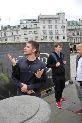 Trafalgar Square - dvě ruce průvodci nestačí...