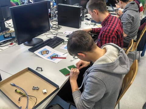 Výroba robota na PerFEKT Challenge 2019