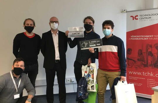 Vítek Falta s Matějem Půhoným se umístili na 2. místě v Královéhradeckém programátorském hackathonu
