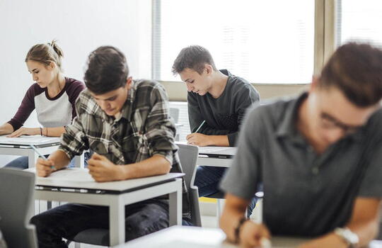 Státní maturity: v matematice druzí v ČR a v angličtině desátí (2020)