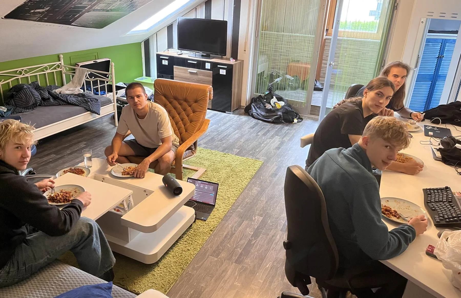 První oběd v Seligenportenu - boloňské špagety