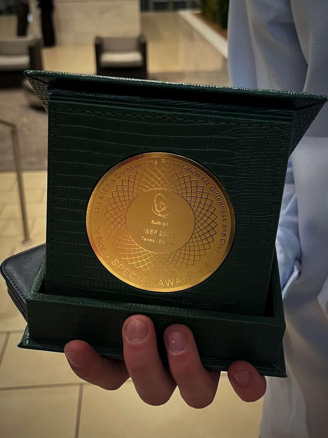 Broznová medaile Matěje Neumanna z Intel ISEF 2023